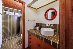 Shower, hair dryer, towels, shampoo - Cozy 1BD & Loft for 4 Near Community Pool & Trails (Sea Ranch)