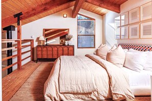 1 bedroom, desk, iron/ironing board, WiFi
