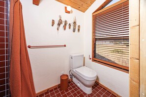 Doccia, asciugacapelli, asciugamani, shampoo