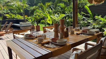 Outdoor dining