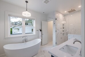 Hair dryer, towels - Phinney Ridge Luxe Retreat | Gym, BBQ & Game Room (Seattle)