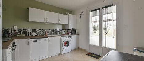 Microwave, dishwasher