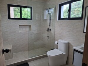 Shower, towels - Downtown Sosúa Townhouse (Sosua)
