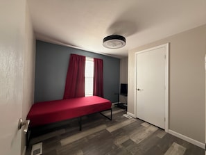 1 chambre, fer et planche Ă repasser, Wi-Fi, draps fournis