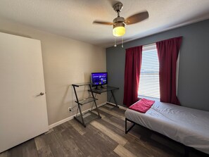 1 chambre, fer et planche à repasser, Wi-Fi, draps fournis