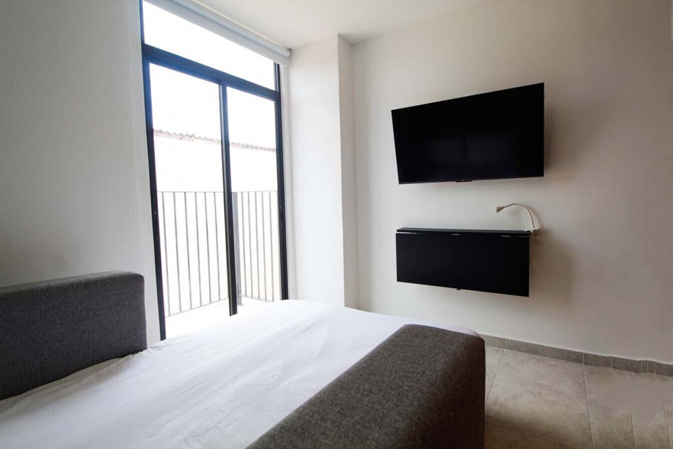 1 slaapkamer, een bureau, een strijkplank/strijkijzer, wifi