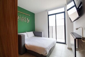 1 chambre, bureau, fer et planche à repasser, Wi-Fi