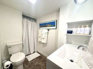 Shower, hair dryer, towels - VIP YXE - University | Character Basement Suite (Saskatoon)
