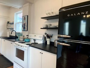 Fridge, microwave, oven, stovetop - VIP YXE - University | Three Bedroom Whole Home (Saskatoon)
