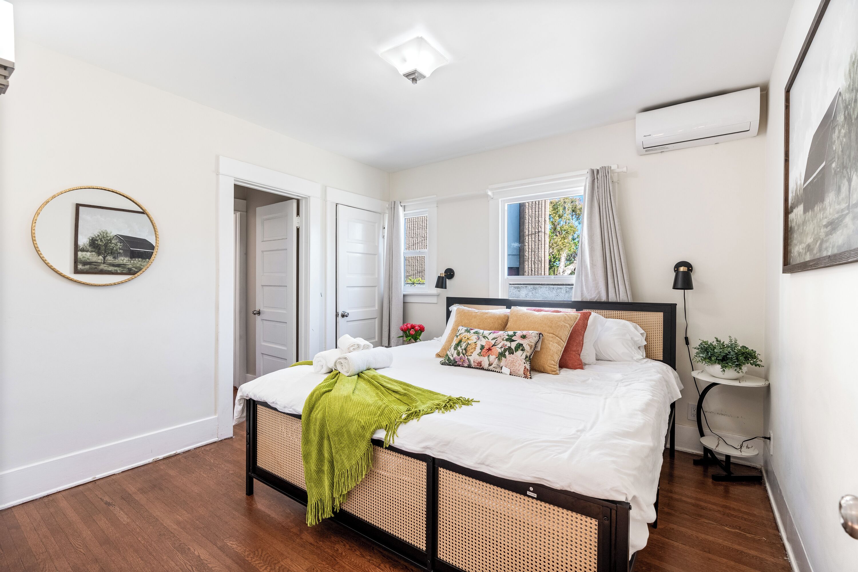 2 bedrooms, iron/ironing board, Internet, bed sheets