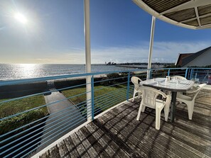 Outdoor dining - Unobstructed sea view – 2-room apartment in La Forêt-Fouesnant! (LA FORET FOUESNANT)