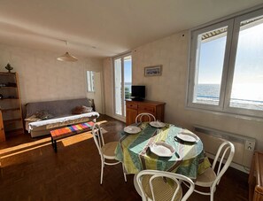 Dining - Unobstructed sea view – 2-room apartment in La Forêt-Fouesnant! (LA FORET FOUESNANT)