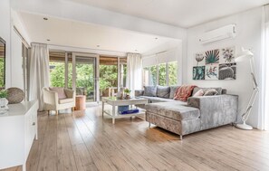 Smart TV - Lovely home in Erm with WiFi (Erm)