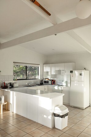 Private kitchen - Wallaby Beach House | 15% Off Weekly! (Baudin Beach)