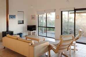 Living area - Wallaby Beach House | 15% Off Weekly! (Baudin Beach)