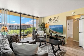 Living area - Island-Style 2BR/2BA at Pacific Shores Near Charley Young Beach A/C & Lanai (Kihei)