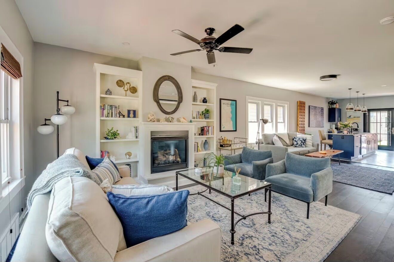 Smart TV, fireplace, books, stereo