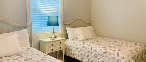 1 chambre, bureau, fer et planche à repasser, Wi-Fi