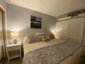 WiFi, bed sheets - Beachy Life - Sand Sea & Sunsets (St. Pete Beach)
