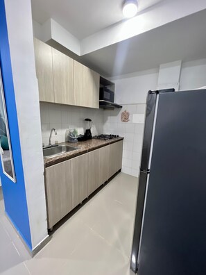 Private kitchen - Apartment for rent per days 10 min. from the airport, downtown and 3 blocks from beaches. (Cartagena de Indias)