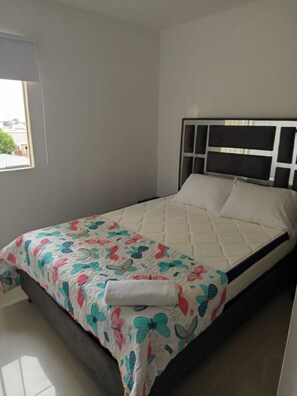 3 bedrooms, WiFi, bed sheets - Apartment for rent per days 10 min. from the airport, downtown and 3 blocks from beaches. (Cartagena de Indias)