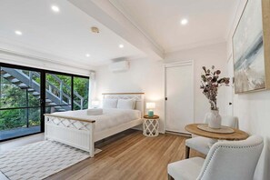 3 bedrooms, iron/ironing board, free WiFi, bed sheets - Barefoot at North Avoca – Elevated Coastal Escape (North Avoca)