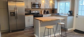 Large 3BR Apartment in Marlborough NH: 
Sleeps 8-10: Close to Keene!