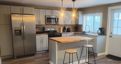 Large 3BR Apartment in Marlborough NH:
Sleeps 8-10: Close to Keene!