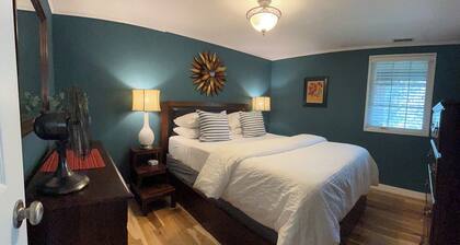 Cozy 3-bedroom, 1 bath Cottage with scenic Mtn. views in Chattanooga