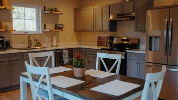 Micro-ondes, four, plaque de cuisson, lave-vaisselle