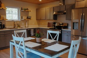 Mikroaaltouuni, uuni, liesi, astianpesukone