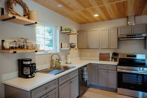 In-Town Homer Hideaway 3BR/2BA