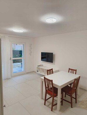 Dining - Villa d'aMare | Holiday apartments in Porto Potenza Picena - Corallo (Porto Potenza Picena)