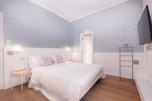 Deluxe-Doppelzimmer, Stadtblick | Schreibtisch, laptopgeeigneter Arbeitsplatz, Verdunkelungsvorhänge