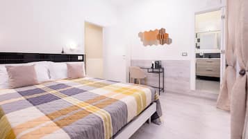 Schreibtisch, laptopgeeigneter Arbeitsplatz, Verdunkelungsvorhänge