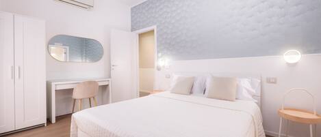 Deluxe Double Room, City View | Desk, laptop workspace, blackout drapes, soundproofing