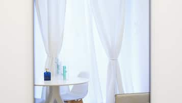 Deluxe Apartment, City View | Interior