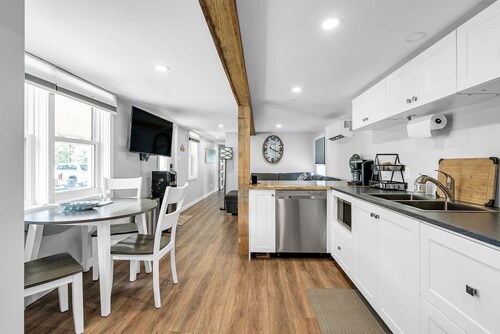 Cottages at Penny's Cove
The Sunshine Nook - Cottage #4