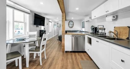 Cottages at Penny's Cove
The Sunshine Nook - Cottage #4