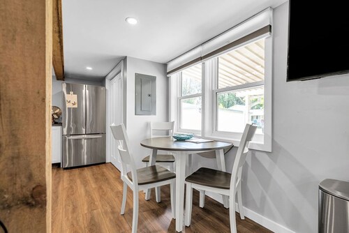 Cottages at Penny's Cove
The Sunshine Nook - Cottage #4