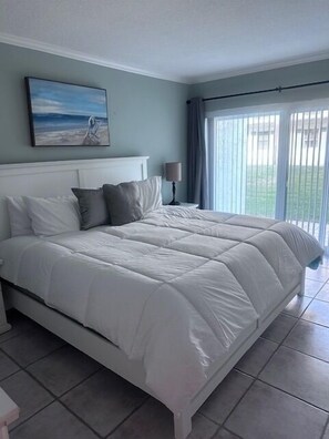 2 bedrooms, iron/ironing board, free WiFi, bed sheets - Ocean front 2 bedroom 2 bath 1st floor heated pool condo (Satellite Beach)