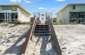 Property grounds - Ocean front 2 bedroom 2 bath 1st floor heated pool condo (Satellite Beach)