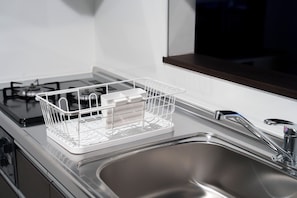 Appartement | Cuisine privée | Four à micro-ondes, surface de cuisson, cuiseur à riz, four grille-pain