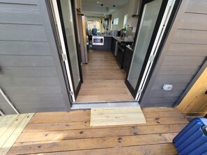 Fridge, microwave, oven, stovetop - Muse Atelier | Midtown Houston (Houston)