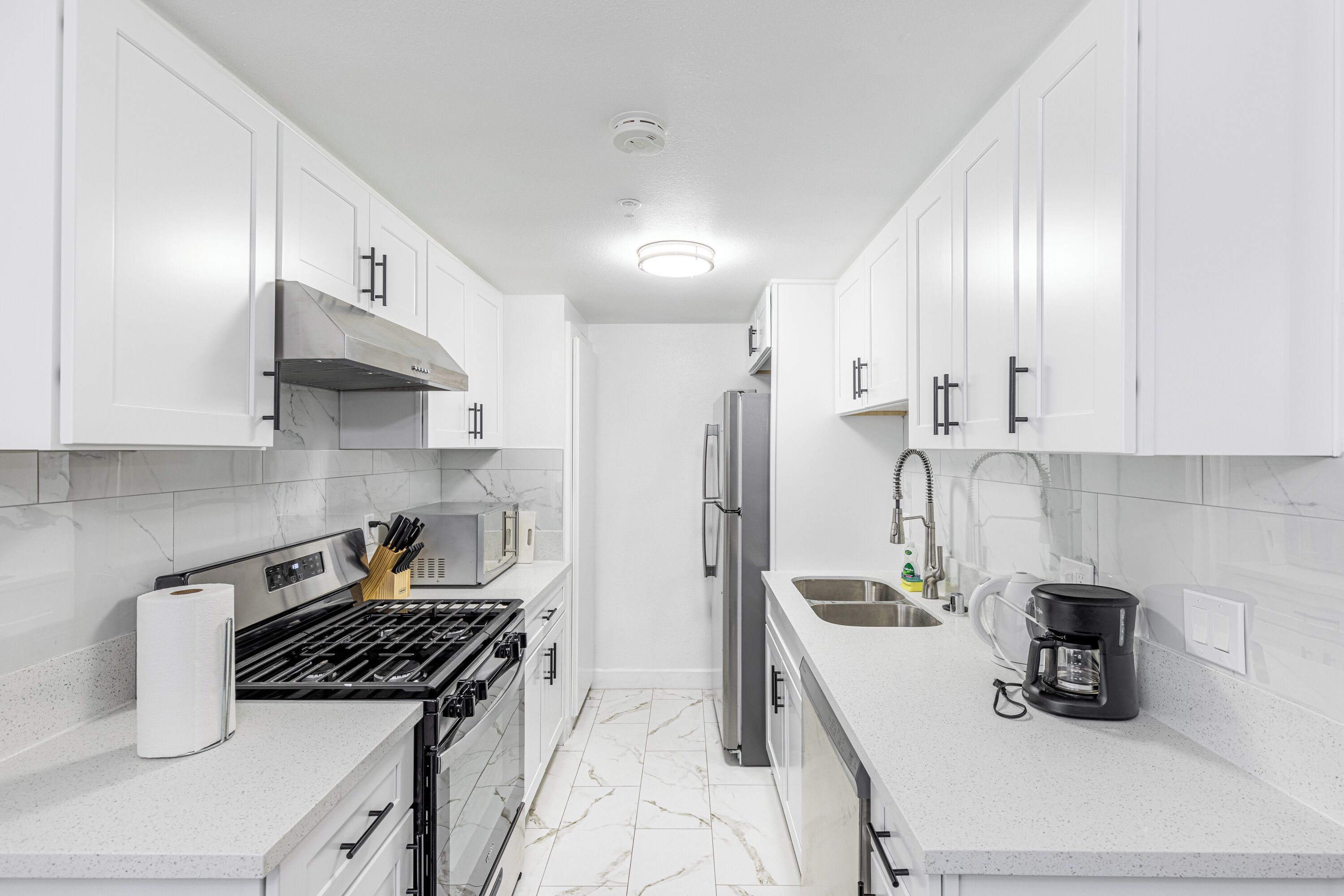 Microondas, horno, parrilla de estufa y lavavajillas 