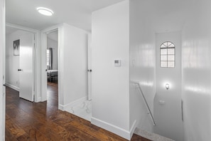 Interior - Heart of DT Alhambra Walk to Starbucks Near DTLA A (Alhambra)