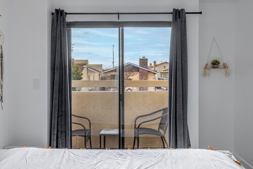 Heart of DT Alhambra Walk to Starbucks Near DTLA A