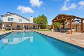 Pool - Mesa Family Retreat, Pool, Yard, Pet Friendly (Mesa)