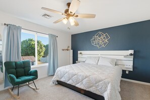 3 bedrooms, iron/ironing board, WiFi, bed sheets - Mesa Family Retreat, Pool, Yard, Pet Friendly (Mesa)