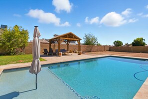 Pool - Mesa Family Retreat, Pool, Yard, Pet Friendly (Mesa)